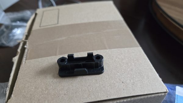D2 FL Right lower door trim clip 4d0-854-722 (genuine part)